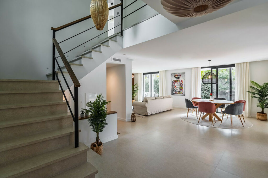 Detached Villa Nueva Andalucía Málaga - image 6