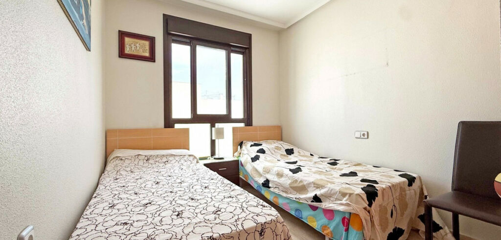 Middle Floor Apartment Torrevieja Alicante - image 11