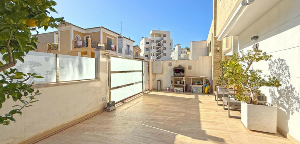 Detached Villa Villamartin Alicante - image 11
