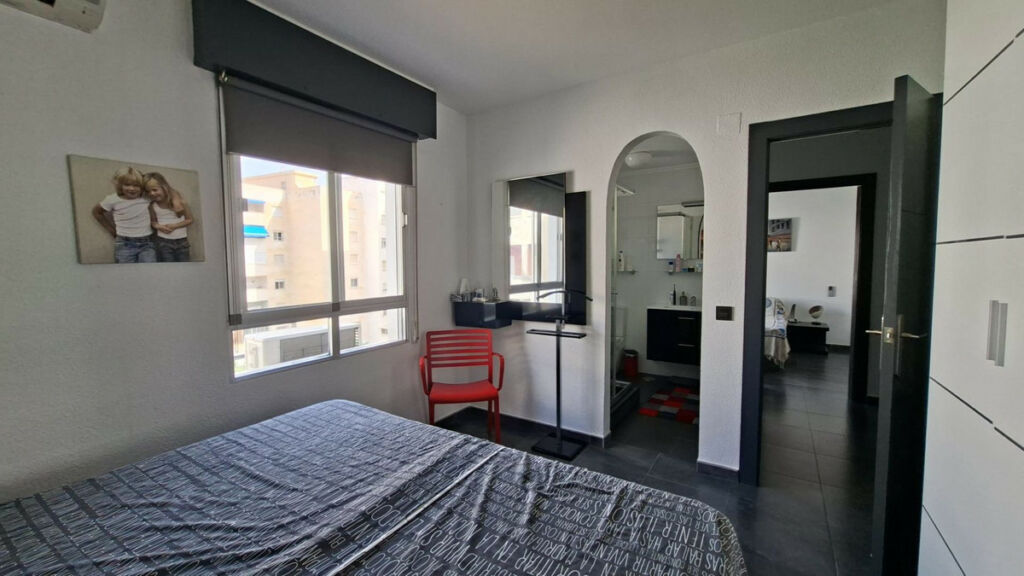 Middle Floor Apartment Torrevieja Alicante - image 11