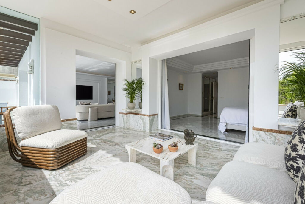 Middle Floor Apartment The Golden Mile Málaga - image 11