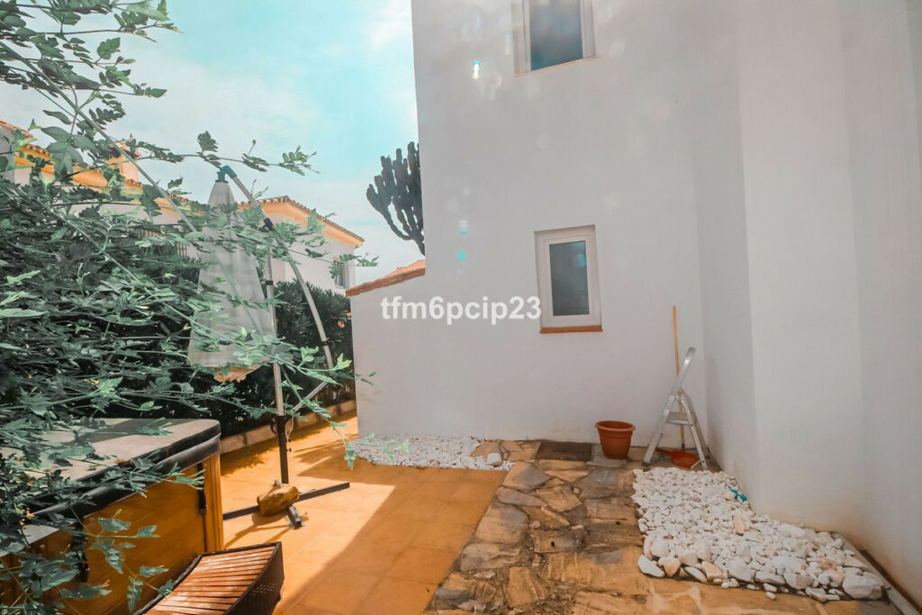 Semi-Detached House La Duquesa Málaga - image 11