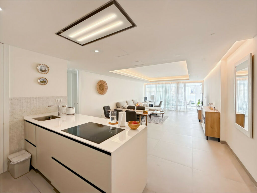 Middle Floor Apartment Estepona Málaga - image 11
