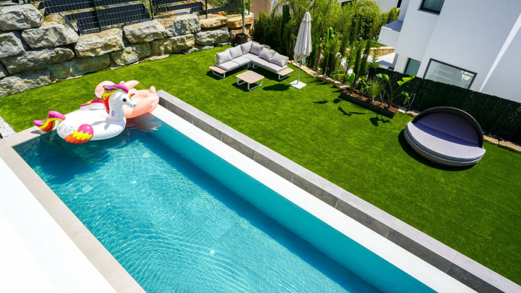 Detached Villa Estepona Málaga - image 11