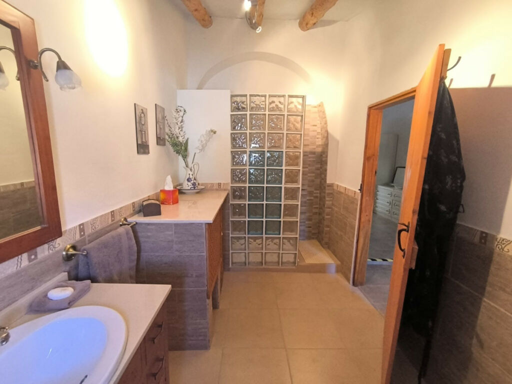 Detached Villa Chinorlet Alicante - image 11