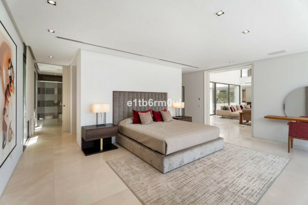 Detached Villa La Quinta Málaga - image 11