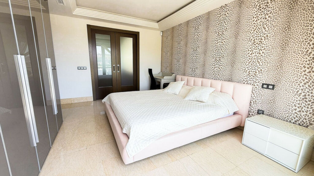 Middle Floor Apartment Benahavís Málaga - image 16
