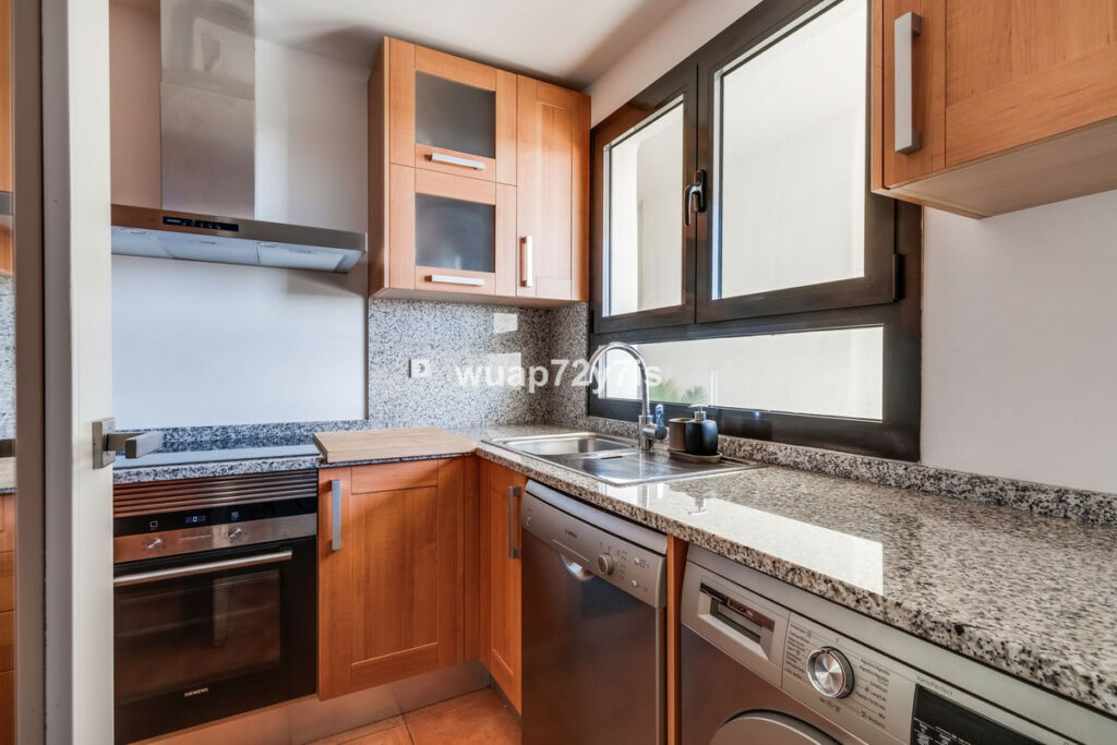Middle Floor Apartment Selwo Málaga - image 13