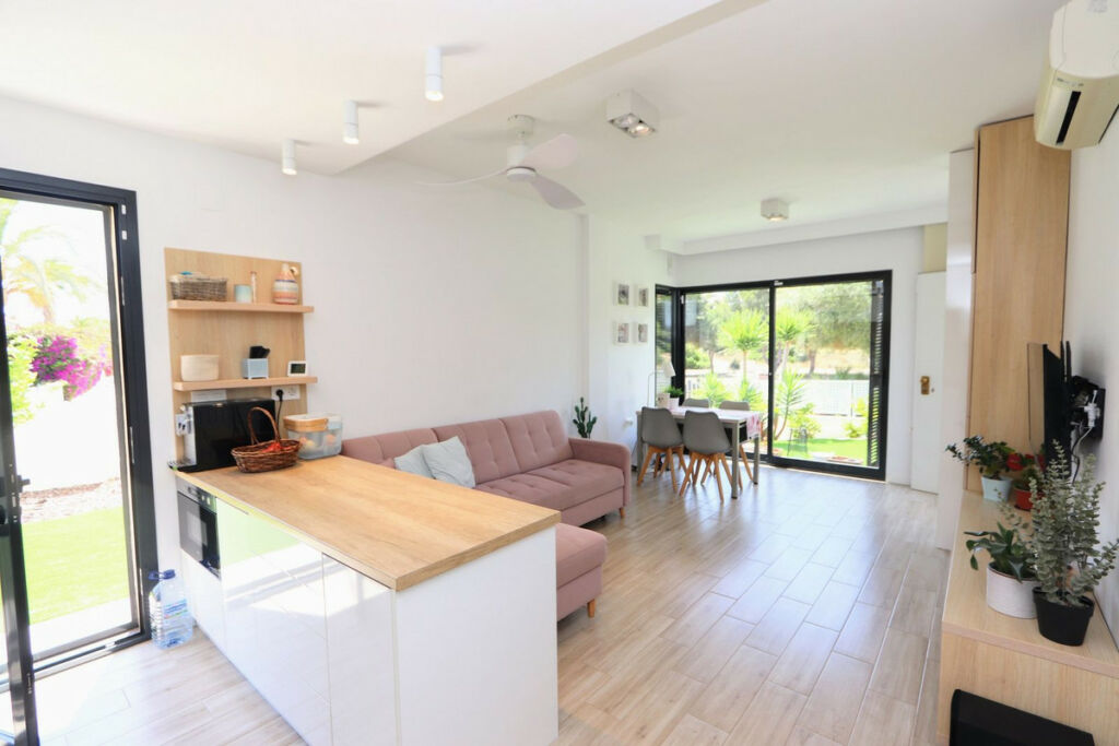 Detached Villa La Zenia Alicante - image 11