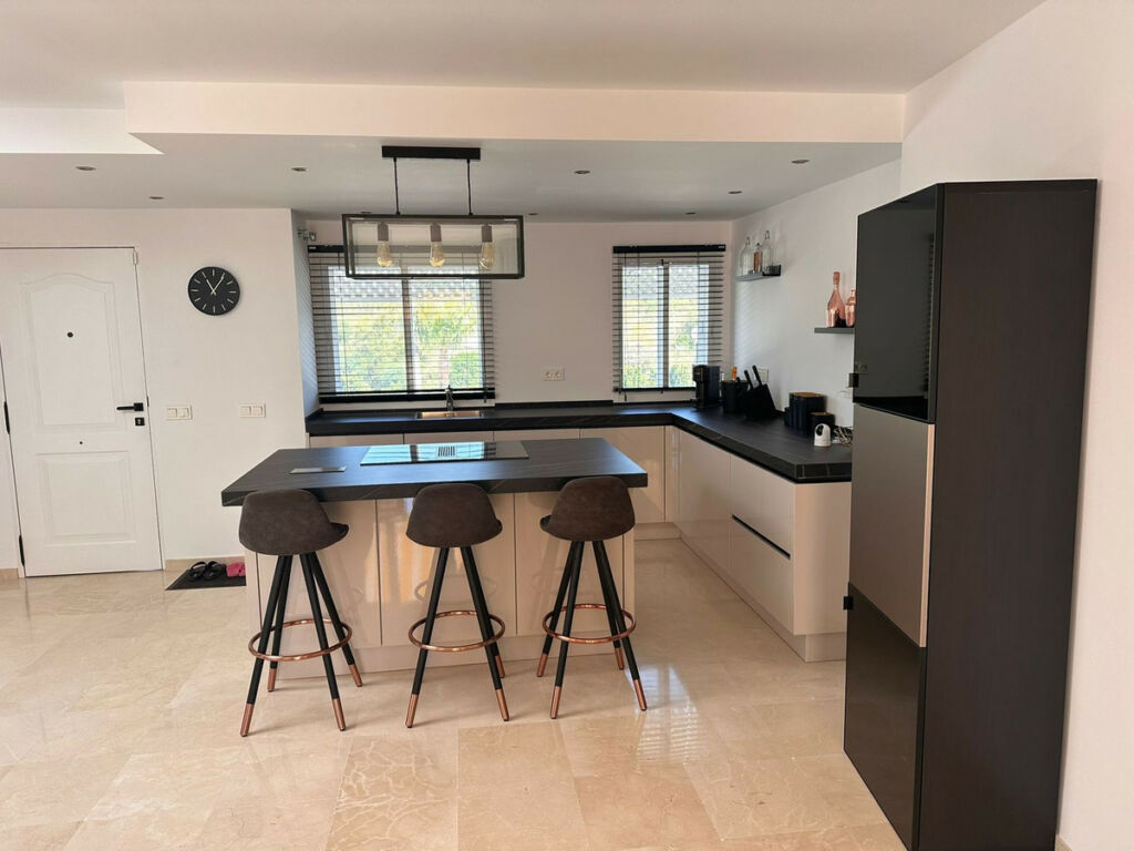 Top Floor Apartment New Golden Mile Málaga - image 11