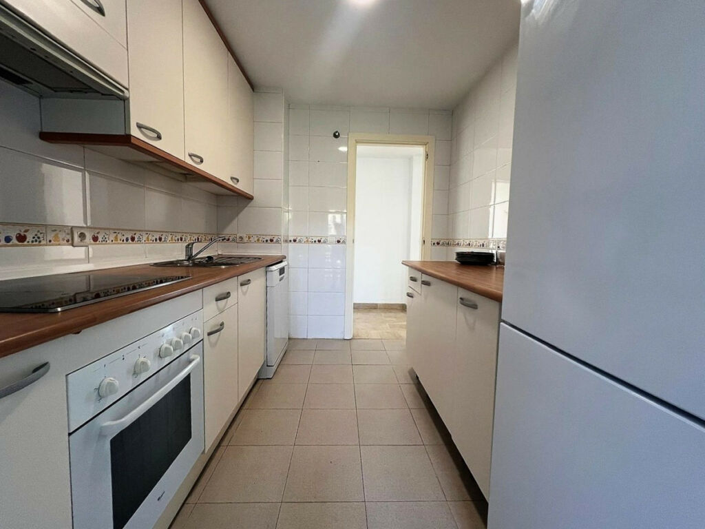 Middle Floor Apartment Calahonda Málaga - image 11