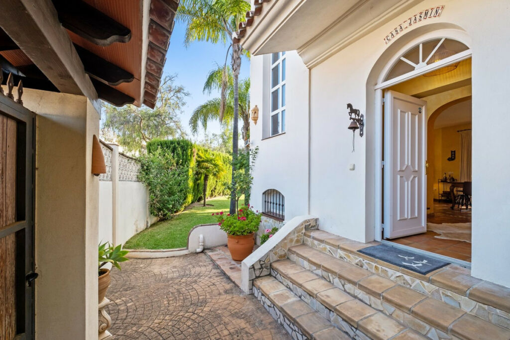 Detached Villa Reserva de Marbella Málaga - image 11