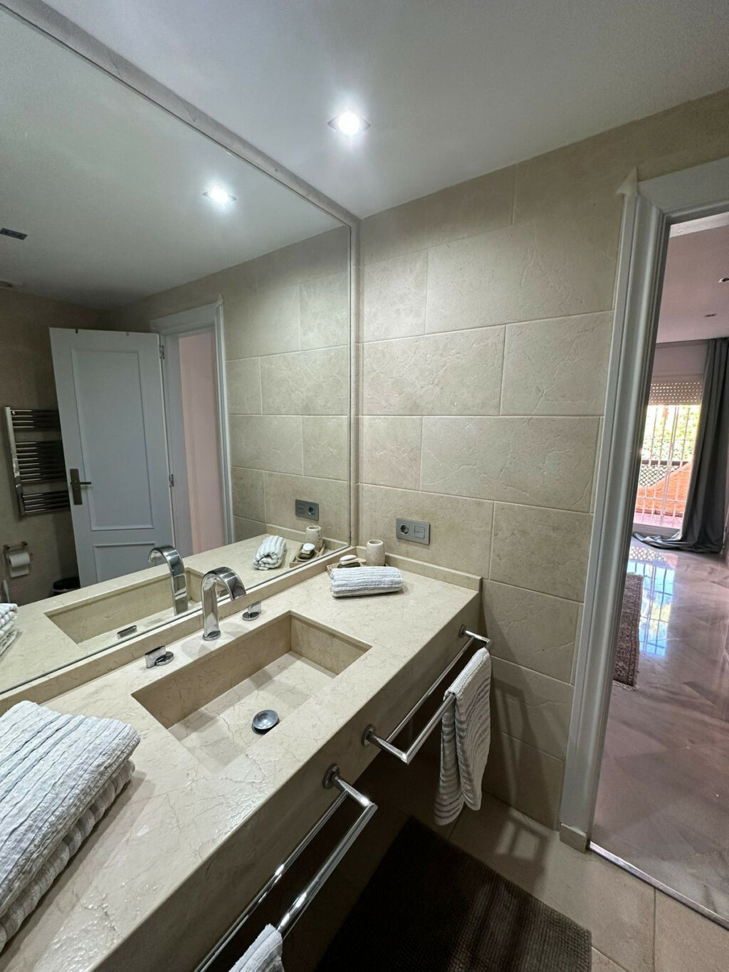 Townhouse Aloha Málaga - image 11