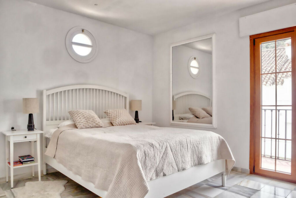 Townhouse Benahavís Málaga - image 11