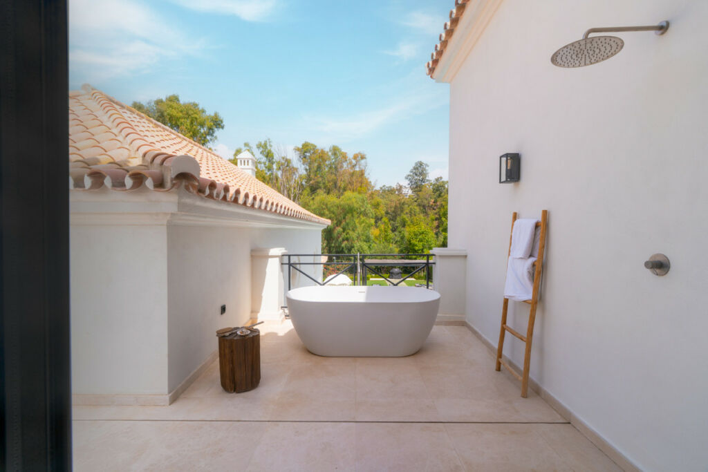 Detached Villa Nueva Andalucía Málaga - image 11