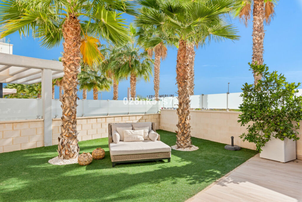 Detached Villa Lomas de Cabo Roig Alicante - image 11