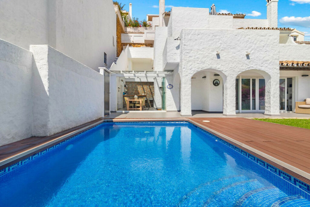 Townhouse Nueva Andalucía Málaga - image 11
