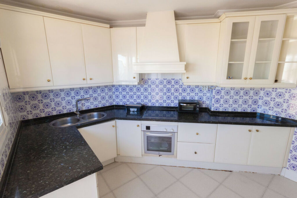 Top Floor Apartment Estepona Málaga - image 11