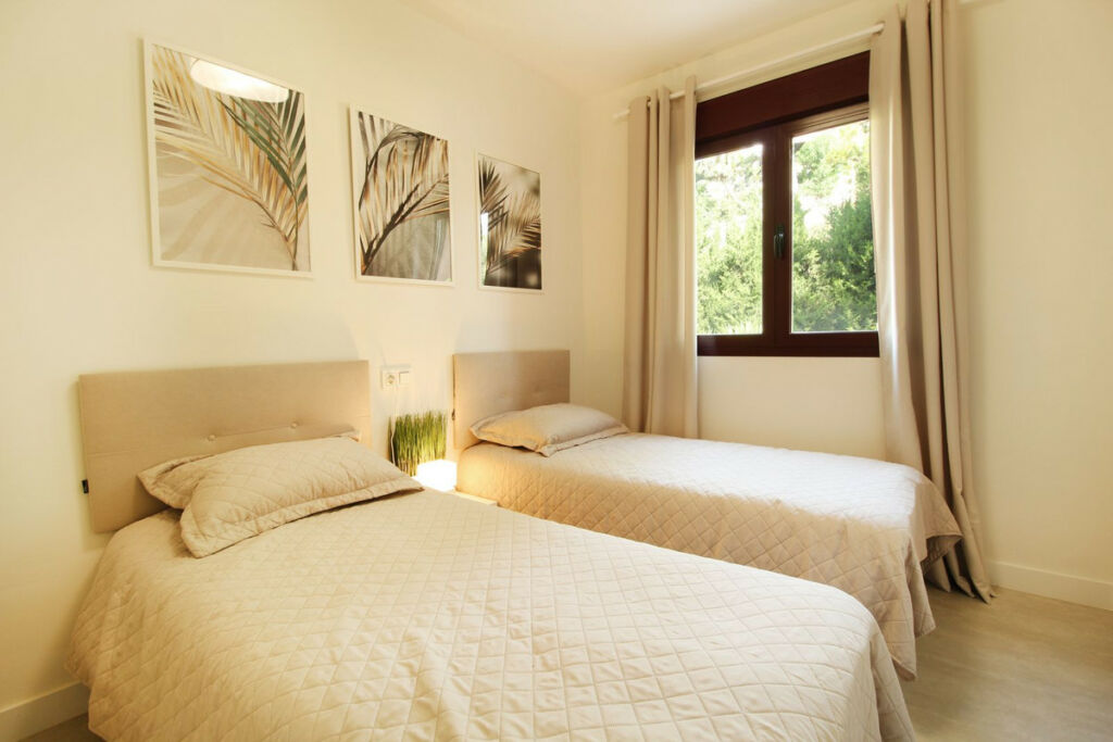 Middle Floor Apartment El Paraiso Málaga - image 11