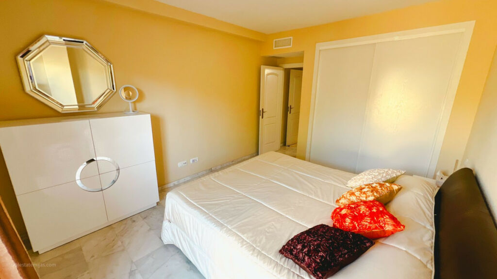Middle Floor Apartment Reserva de Marbella Málaga - image 11