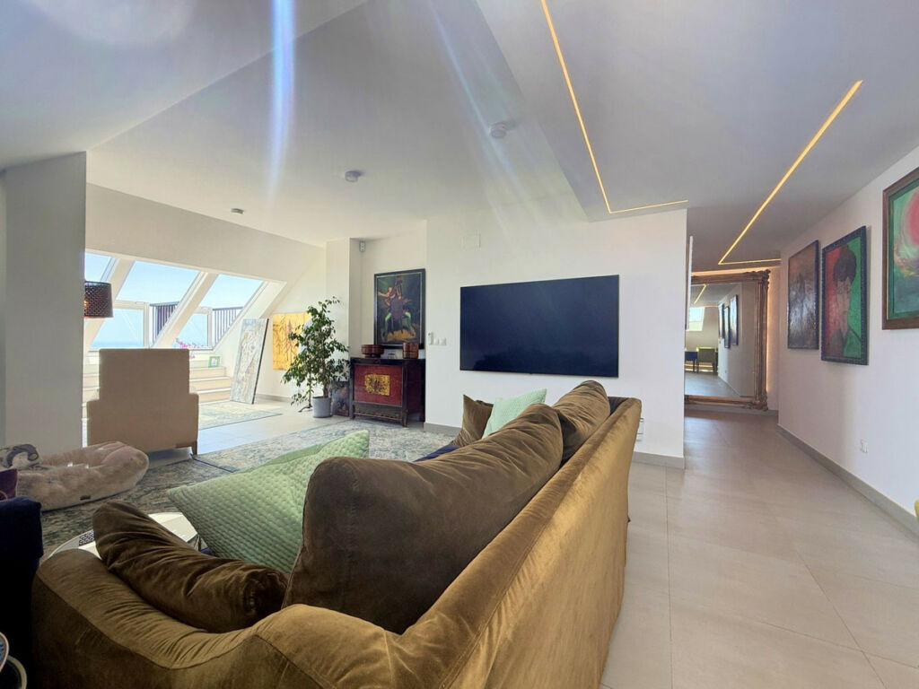 Penthouse La Duquesa Málaga - image 11