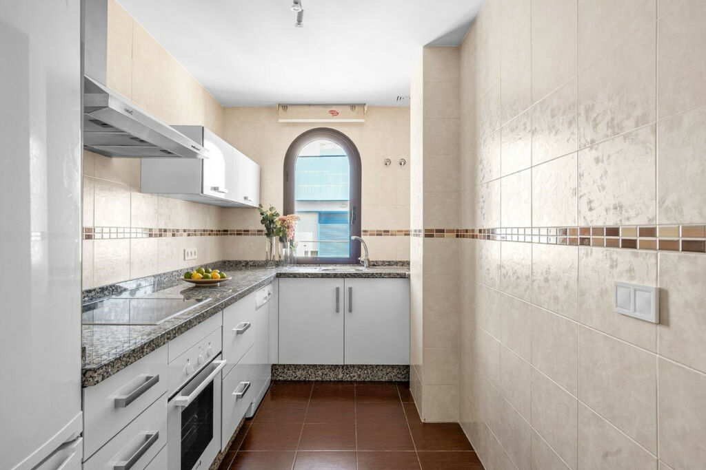 Top Floor Apartment Estepona Málaga - image 12