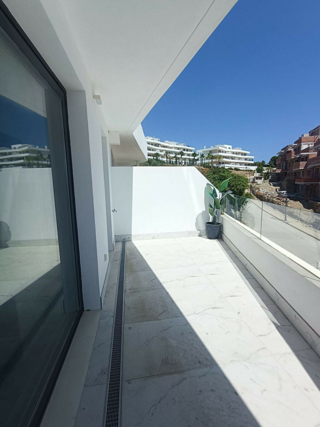 Middle Floor Apartment Estepona Málaga - image 12