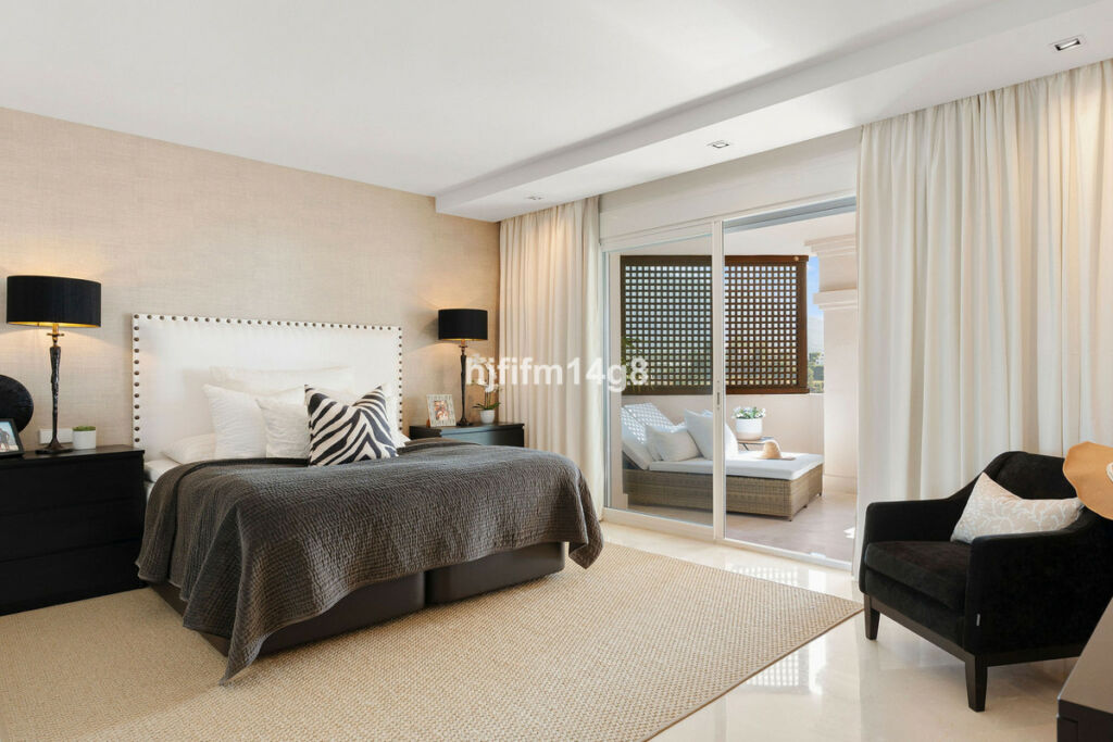Middle Floor Apartment Nueva Andalucía Málaga - image 12
