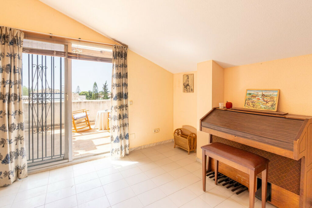 Detached Villa Nueva Andalucía Málaga - image 12
