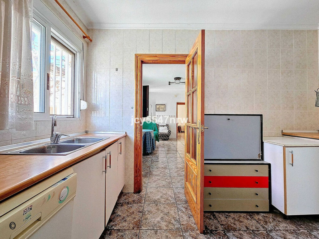 Townhouse Pinoso Alicante - image 12