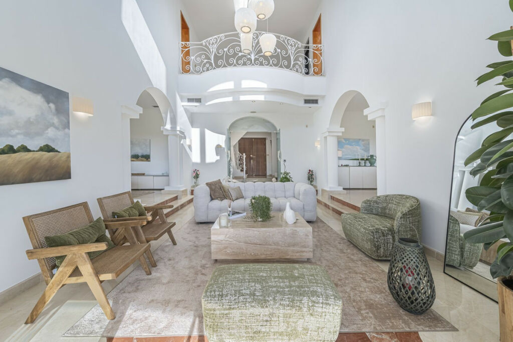Detached Villa Nueva Andalucía Málaga - image 12