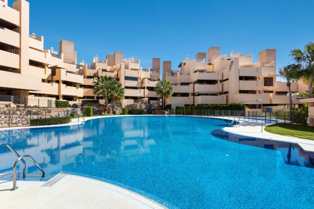 Middle Floor Apartment Estepona Málaga - image 12