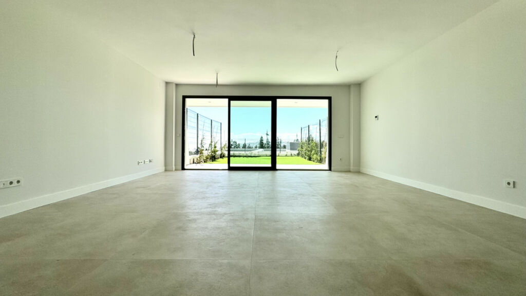 Semi-Detached House El Chaparral Málaga - image 12