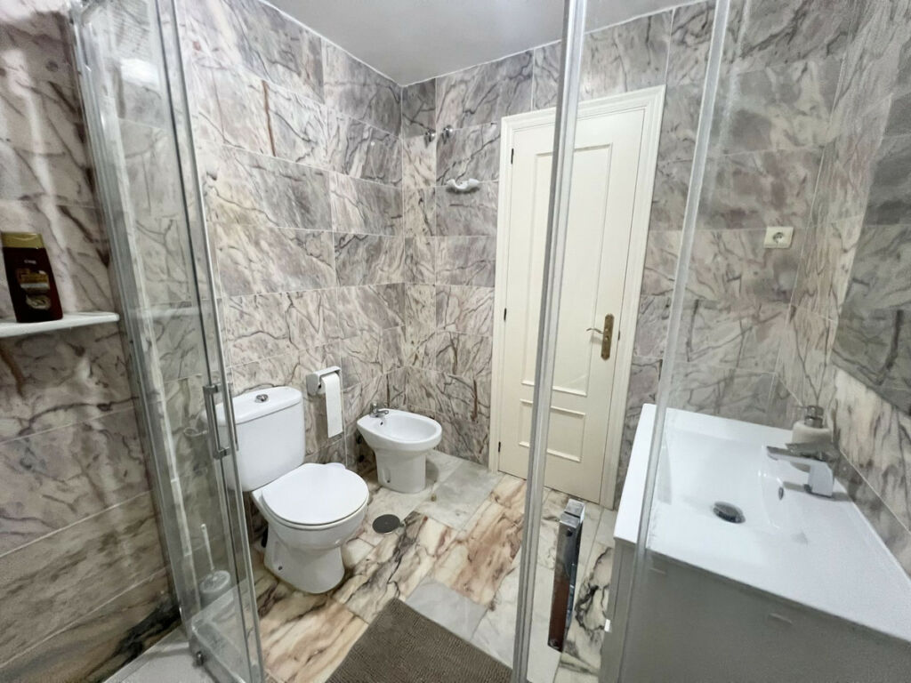 Middle Floor Apartment Calahonda Málaga - image 12