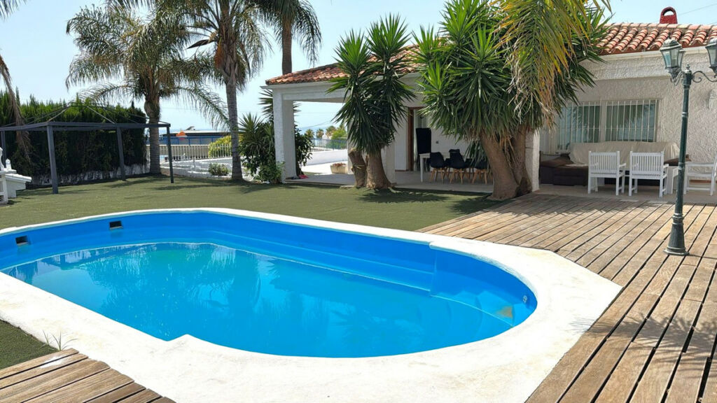 Detached Villa Estepona Málaga - image 11