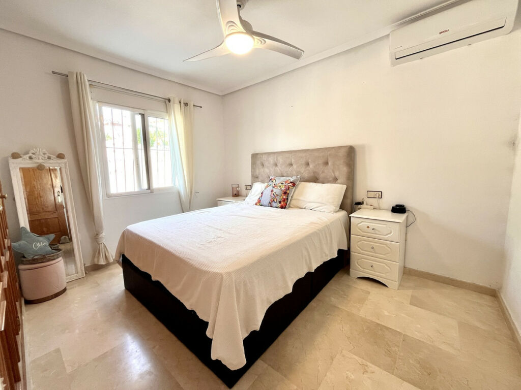 Detached Villa San Miguel de Salinas Alicante - image 12