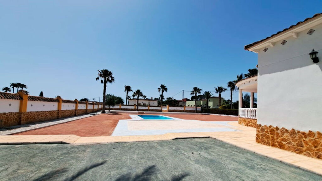 Detached Villa Catral Alicante - image 12
