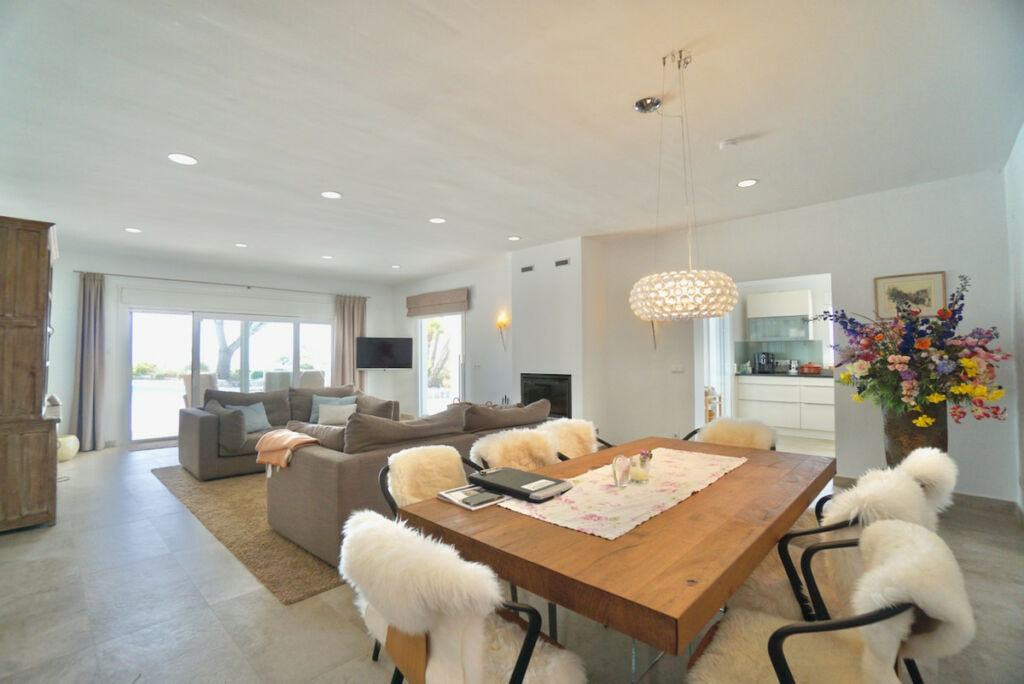 Detached Villa Montemar Alicante - image 12