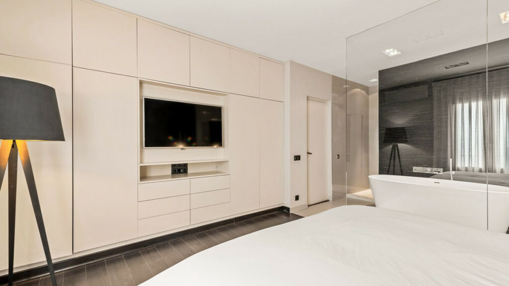 Middle Floor Apartment Puerto Banús Málaga - image 12