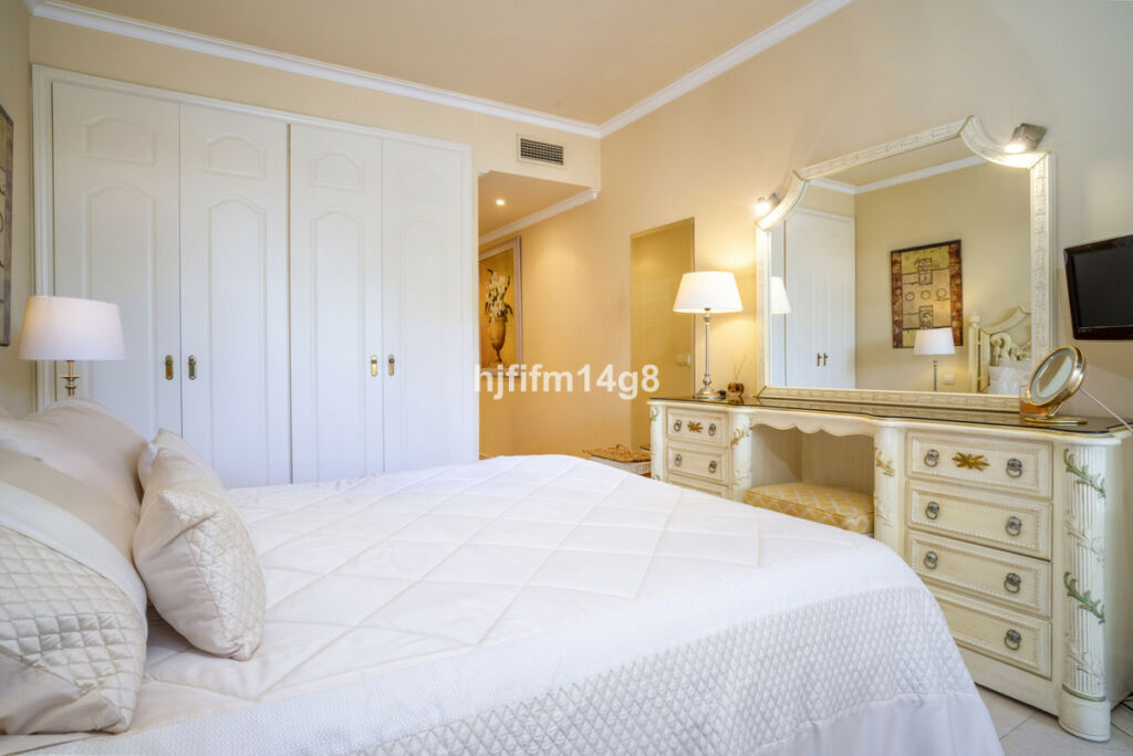 Ground Floor Apartment Puerto Banús Málaga - image 12