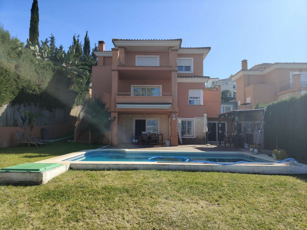 Detached Villa Cerros del Aguila Málaga - image 12