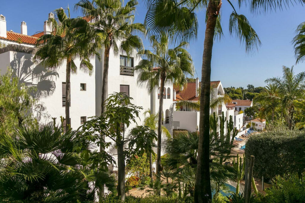 Top Floor Apartment Nueva Andalucía Málaga - image 12