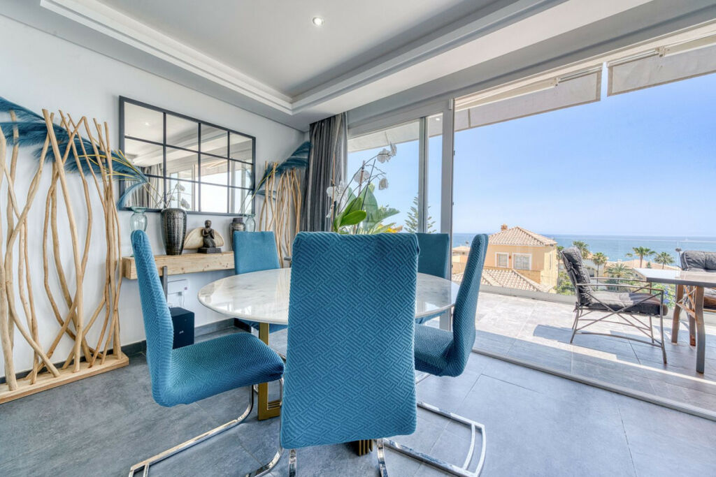 Detached Villa Estepona Málaga - image 11