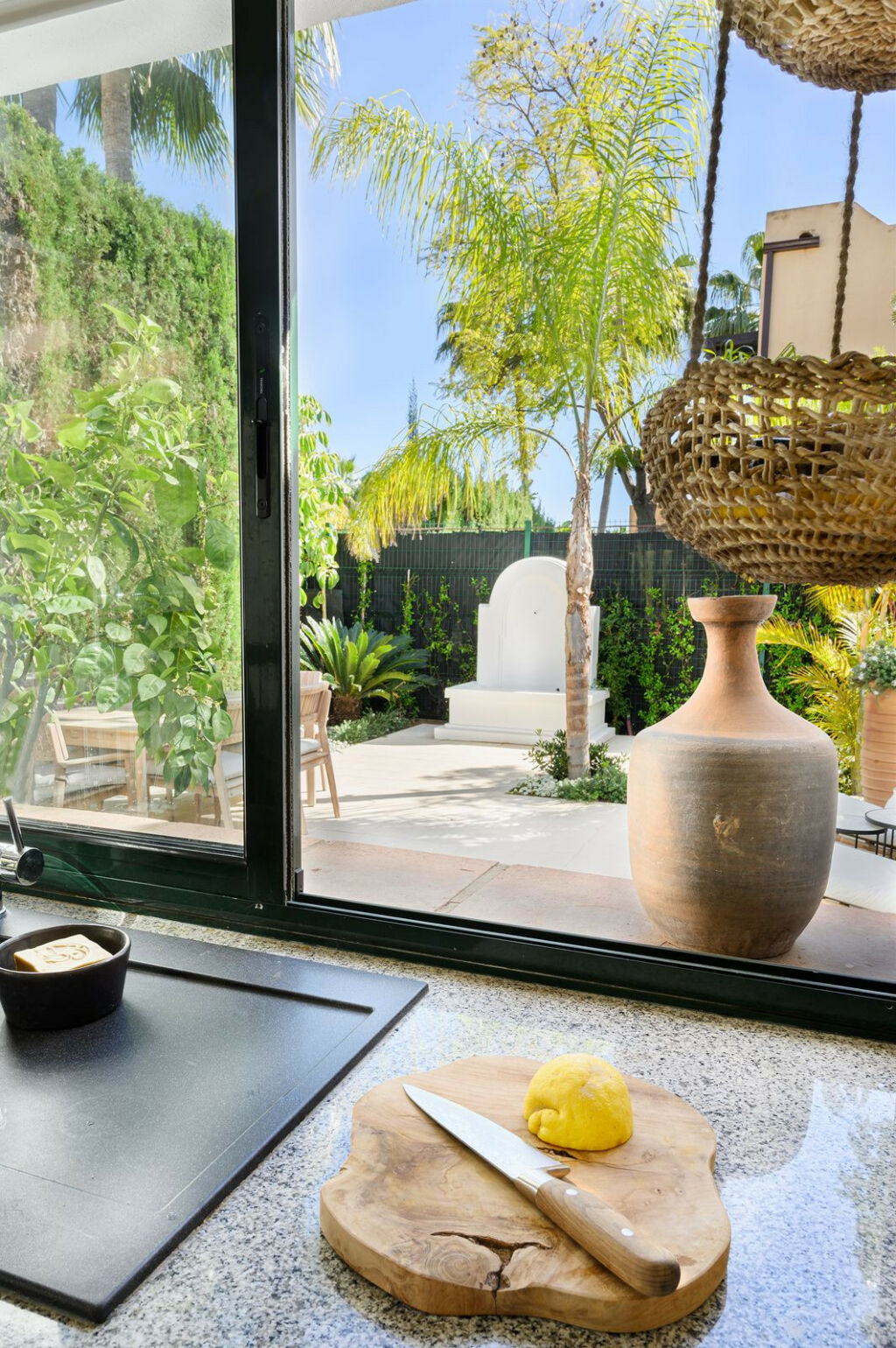 Detached Villa Estepona Málaga - image 12