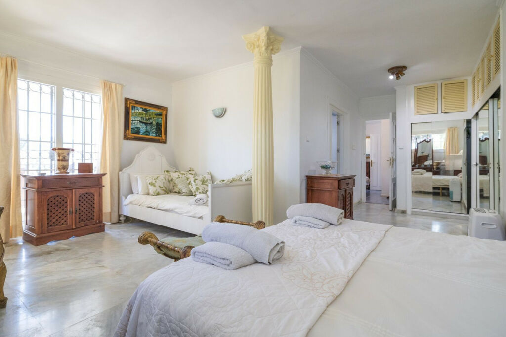 Detached Villa Estepona Málaga - image 30