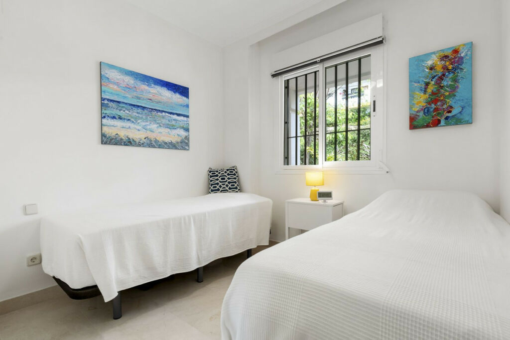 Middle Floor Apartment Calanova Golf Málaga - image 12