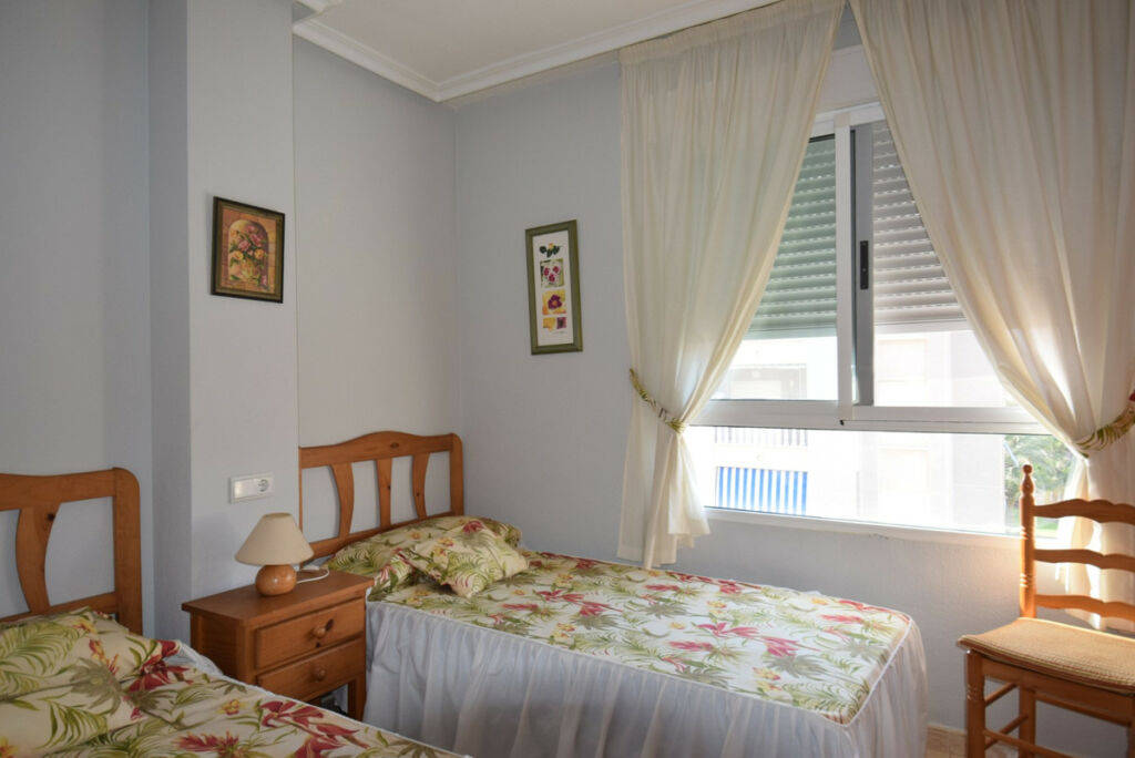 Middle Floor Apartment Guardamar del Segura Alicante - image 12