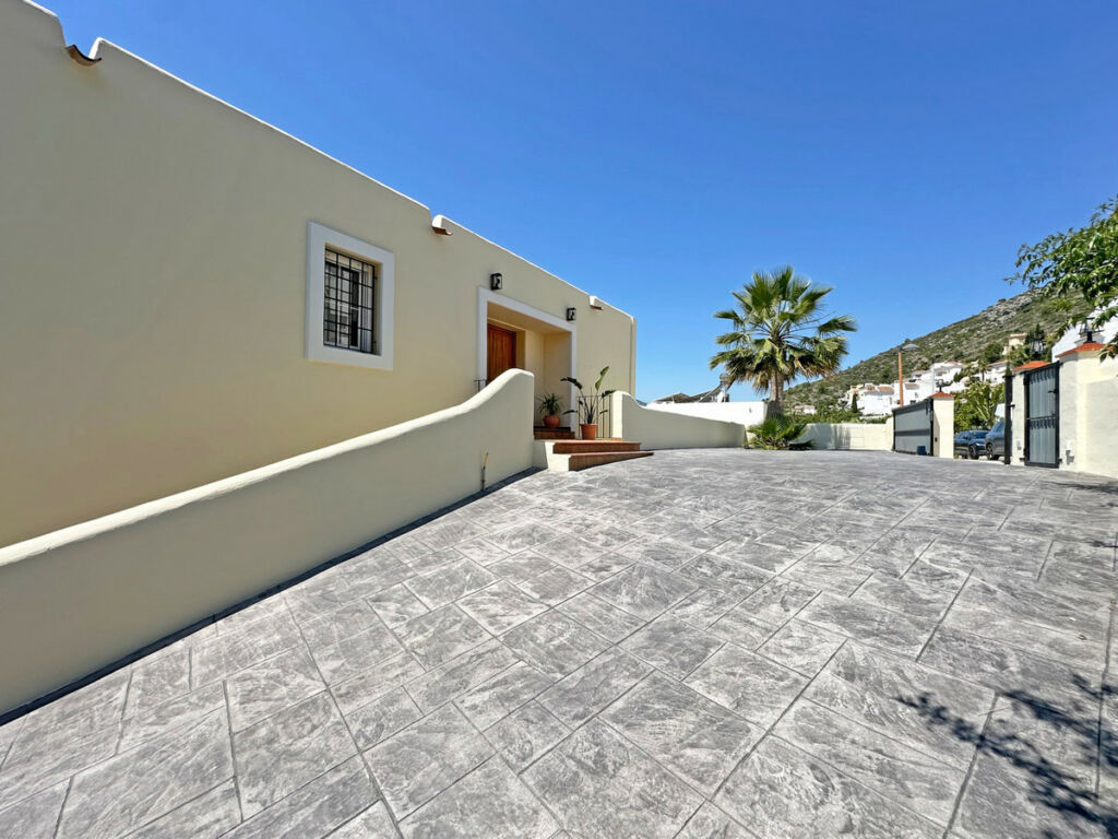 Detached Villa Jalon Alicante - image 12