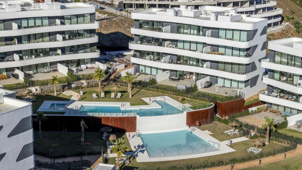 Middle Floor Apartment Fuengirola Málaga - image 12