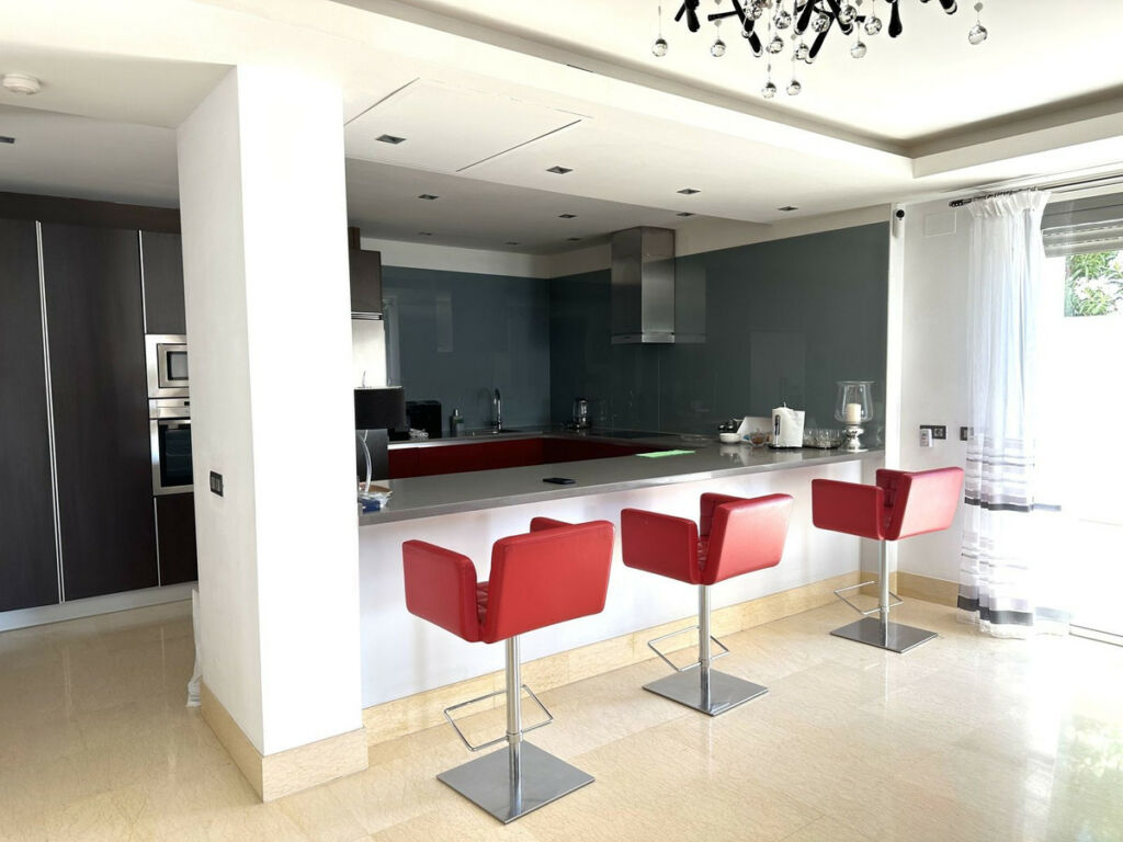 Middle Floor Apartment Benahavís Málaga - image 12
